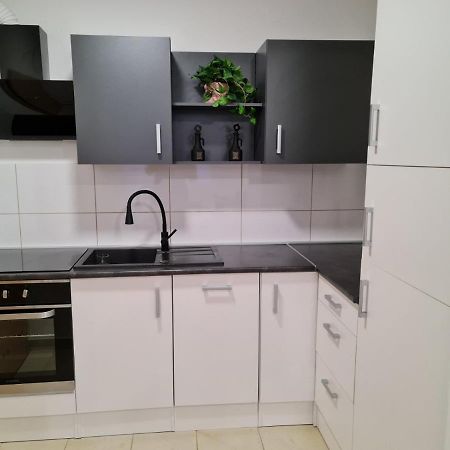 Apartman Vinyl - Self Chek-In Осиек Экстерьер фото
